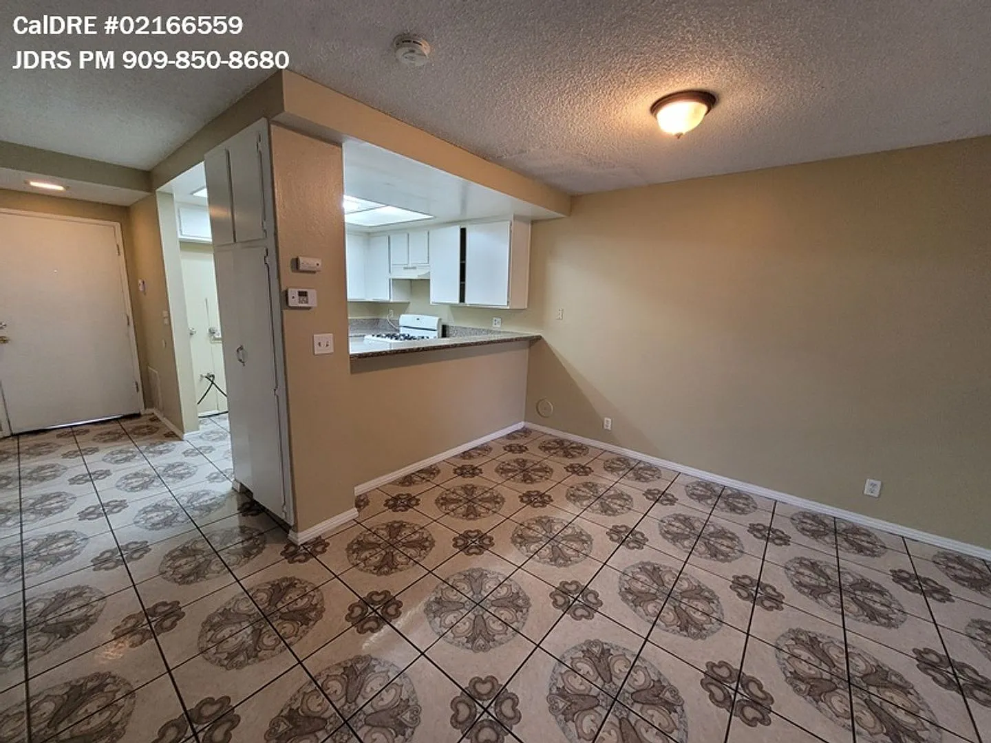 Price Lowered! Ontario 2 Bedroom Condo — Photo 4
