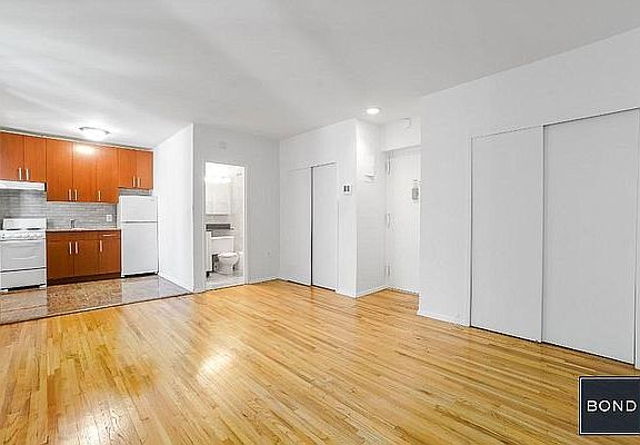2nd image of 207 E 27th St APT 5B