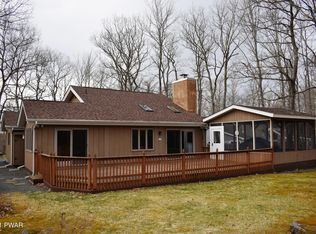 108 Surrey Dr, Lords Valley, PA 18428