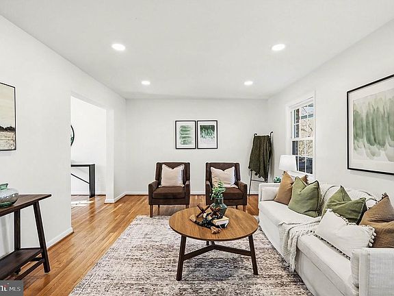 3rd image of 14921 Bauer Dr