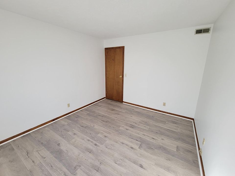 1st image of 9477 Woodland Hills Dr