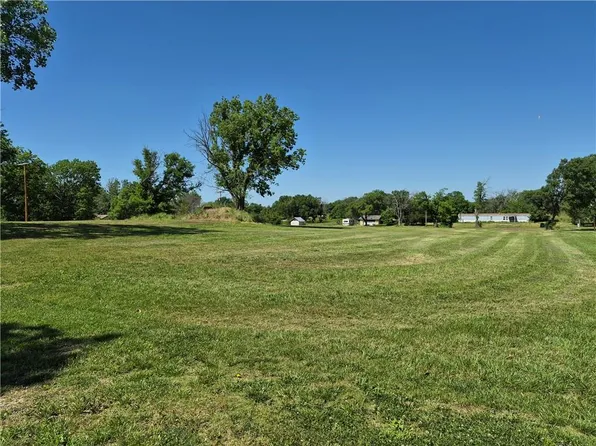 506 Douglas, Longton, KS 67352