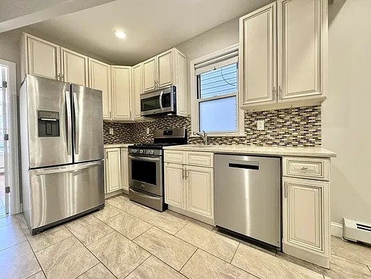 Rented by Astoria Realty | media 3