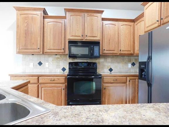 5th image of 1013 E Camden Ln