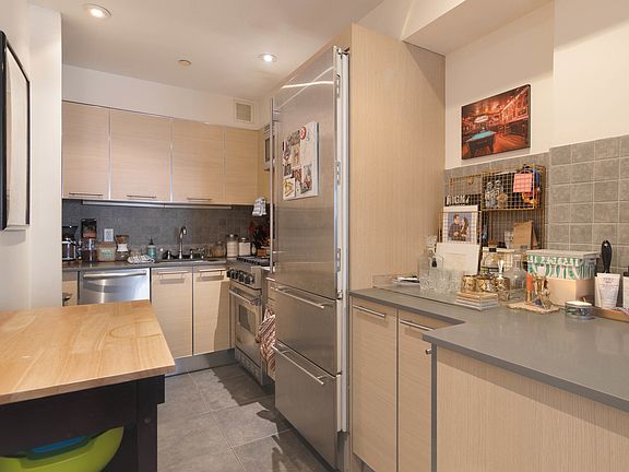 5th image of 215 E 81st St APT 6C