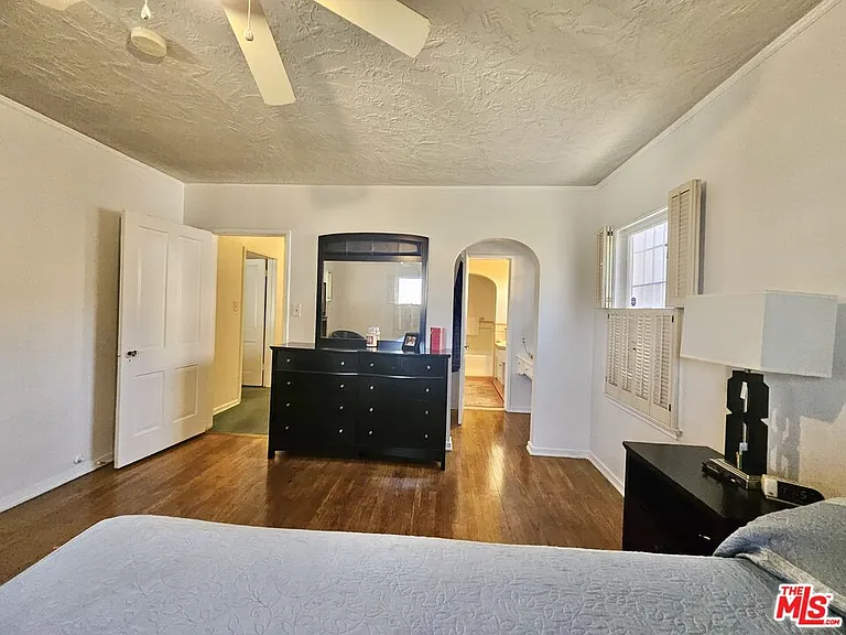 2211 W 78th Pl — Photo 28