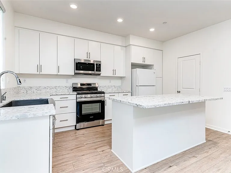 14022 Bay St — Photo 11