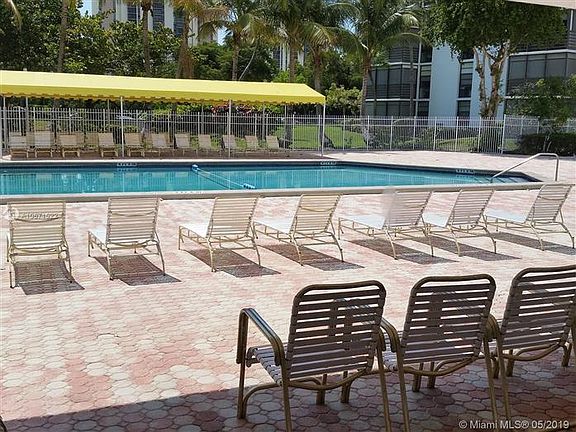 4th image of 20500 W Country Club Dr APT 615