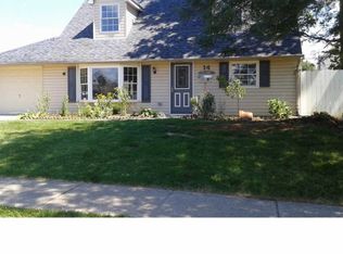 14 Hedge Rd, Levittown, PA 19056