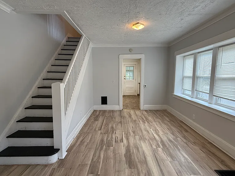 29-31 Ellicott St #31 — Photo 4