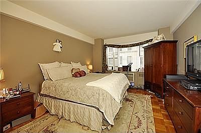 3rd image of 25 Sutton Pl S APT 3C