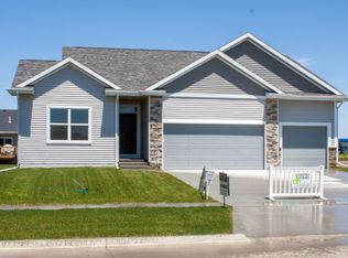128 Tailfeather Dr NE, Bondurant, IA 50035