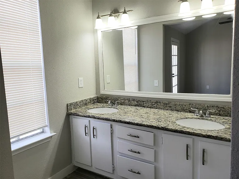 11710 Southlake Dr #29 — Photo 15