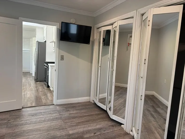 10610 Rhodesia Ave — Photo 14