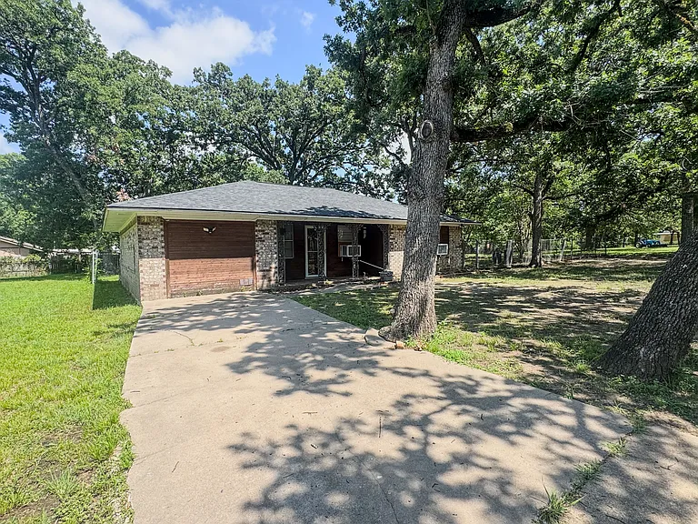 743 Oak Leaf Trl — Photo 2