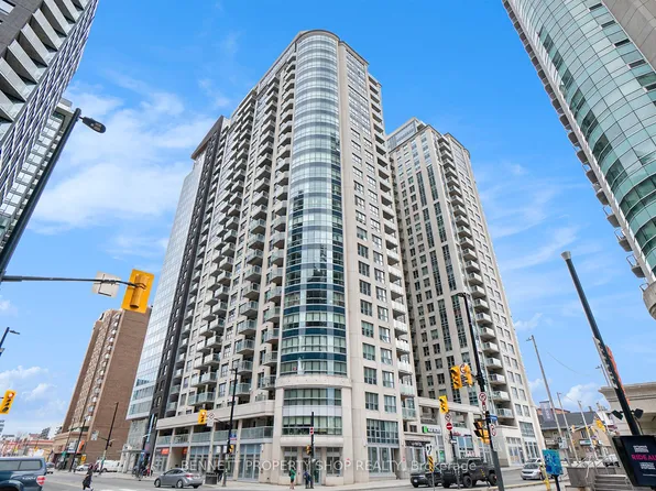 242 Rideau St #807, Ottawa, ON K1N 0B7