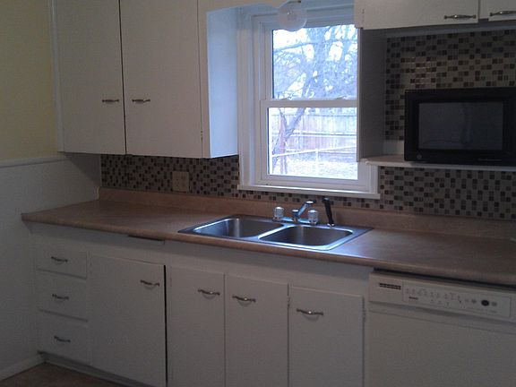 4th image of 1624 N Kentwood Ave