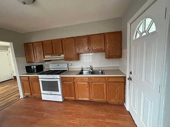 3rd image of 2618 Hiawatha St