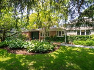 14 Old Farm Rd, Great Neck, NY 11020