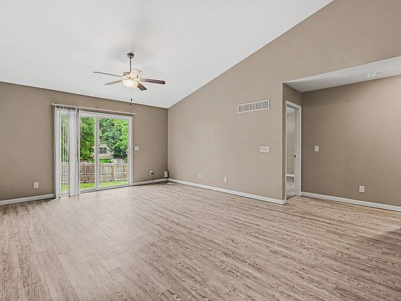 5th image of 1059 N 170th Ave