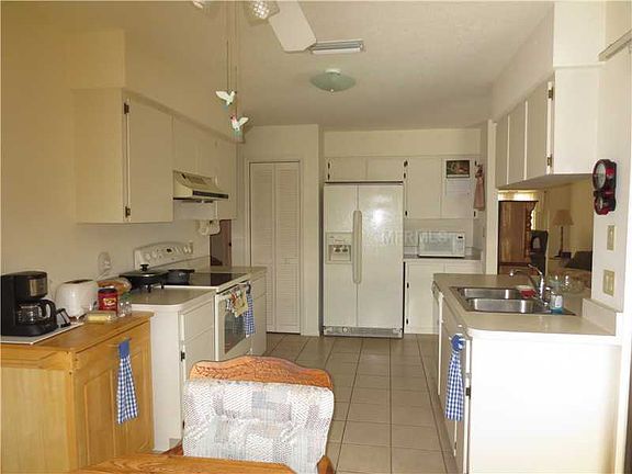 5th image of 37 Mark Twain Ln