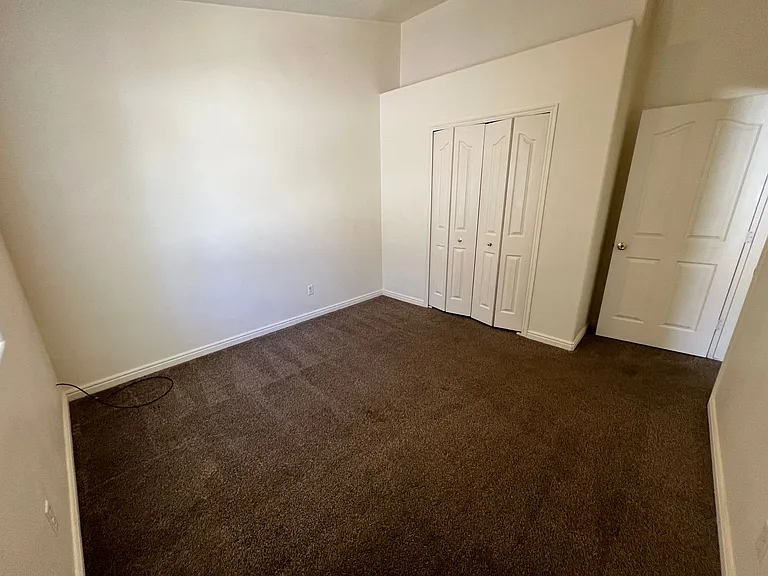 652 N 2720 E — Photo 11