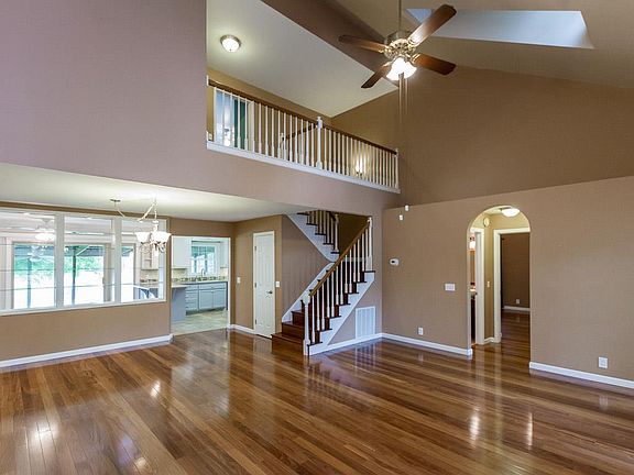 3rd image of 7629 Staffordshire Dr