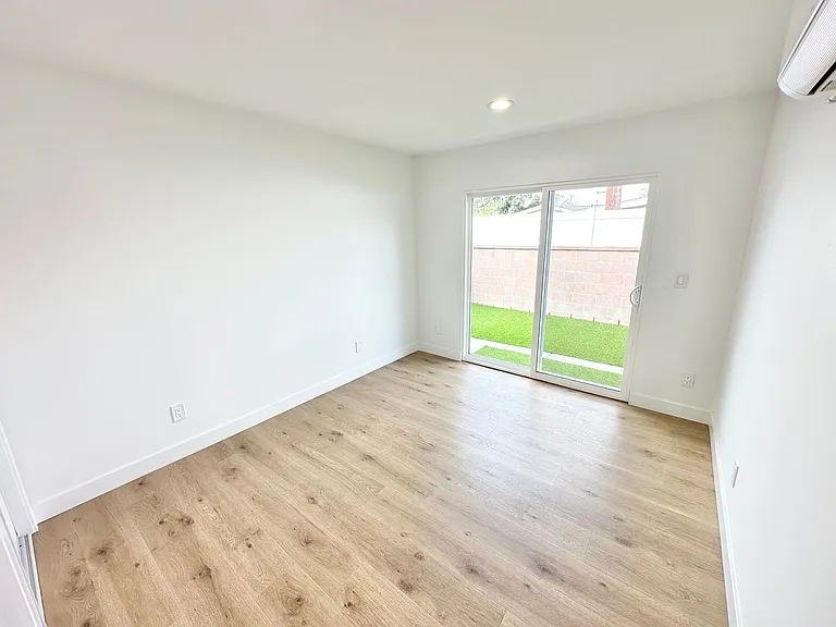 11565 Wasco Rd — Photo 10