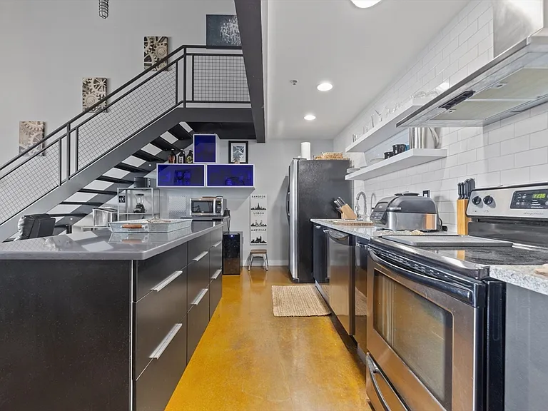 950 Broadway #27 — Photo 7