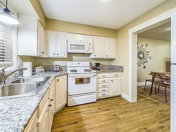 2nd image of 14 Gretchen Ln