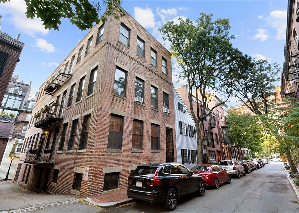 1st image of 19 Fayette St APT 1