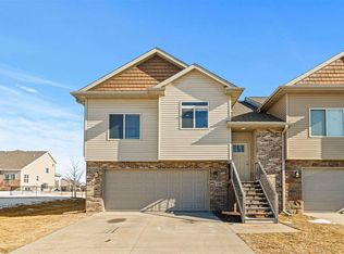218 Prairie Rose Ln, Solon, IA