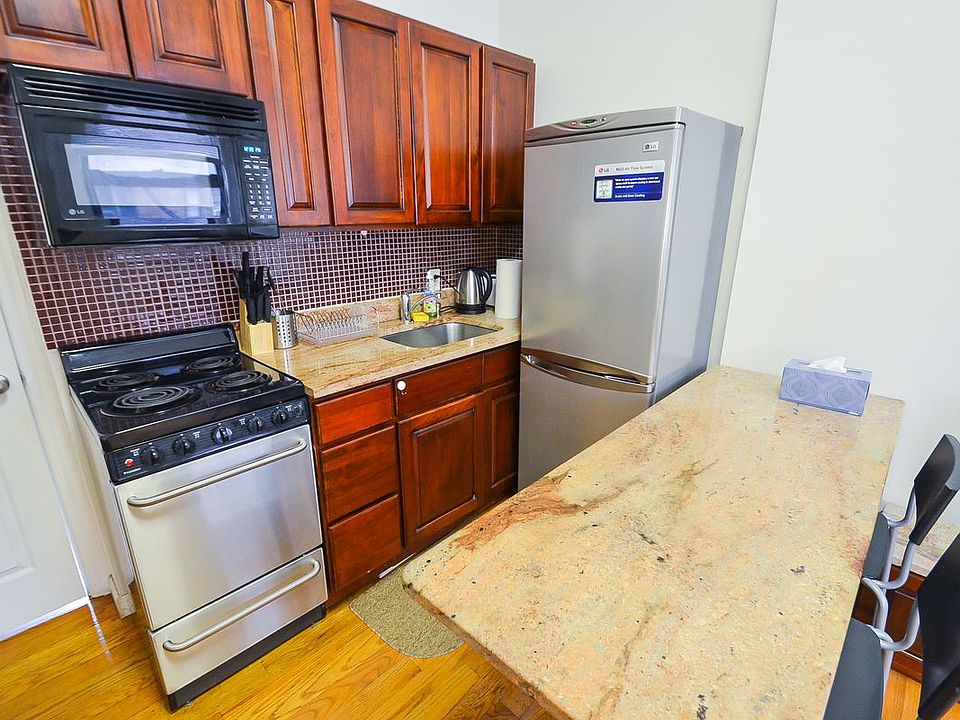 2nd image of 885 9th Ave Frnt 2