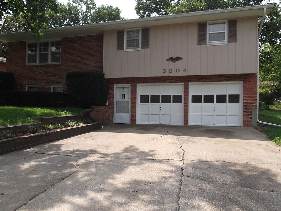 2nd image of 3004 Arlington St