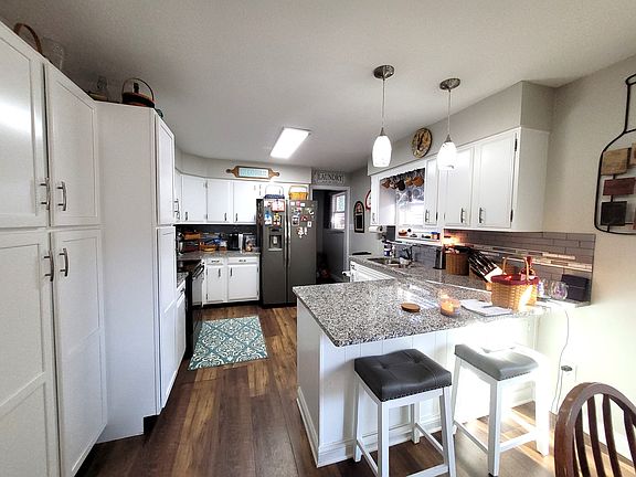 4th image of 1053 Swinford St