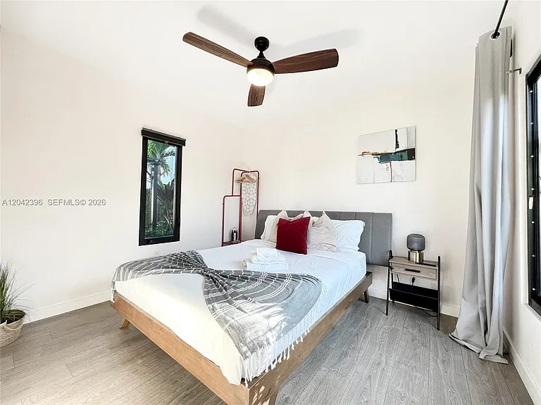 1240 NE 17th Ave — Photo 27