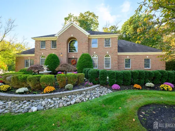 242 Forest Ln, North Brunswick, NJ 08902