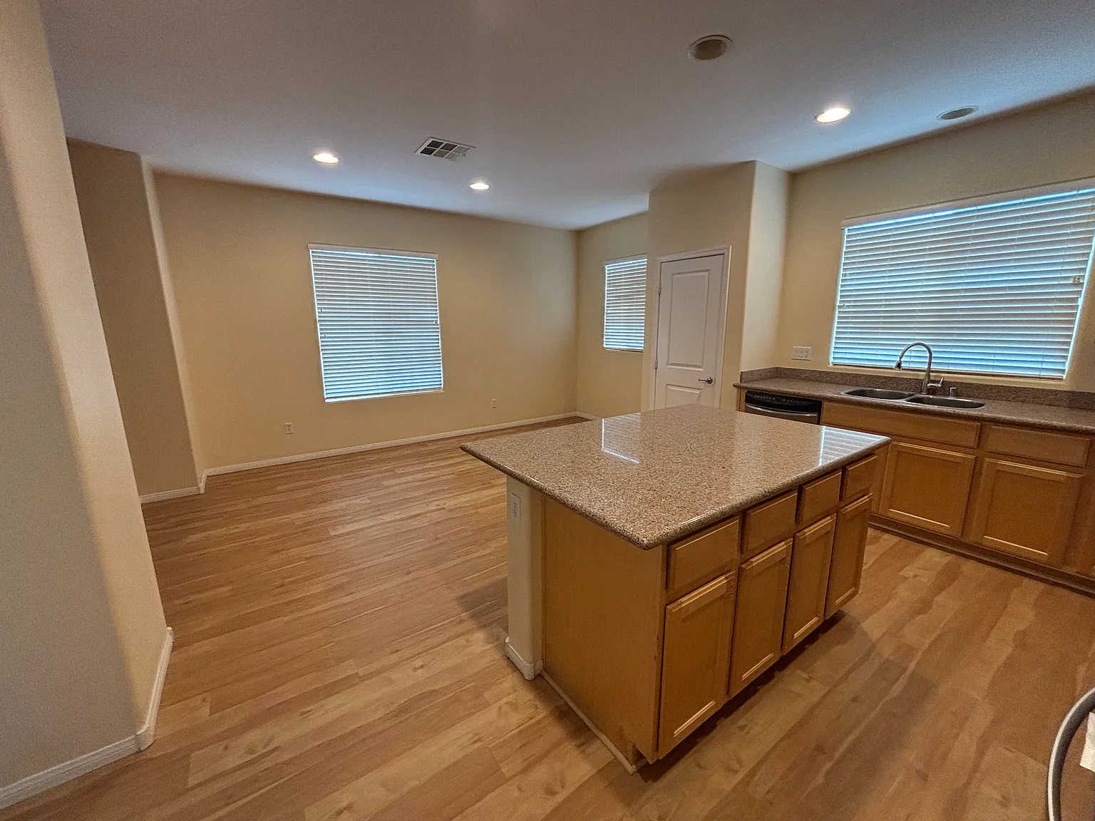 2 bed, 1780 sqft, $2,250 — Photo 3