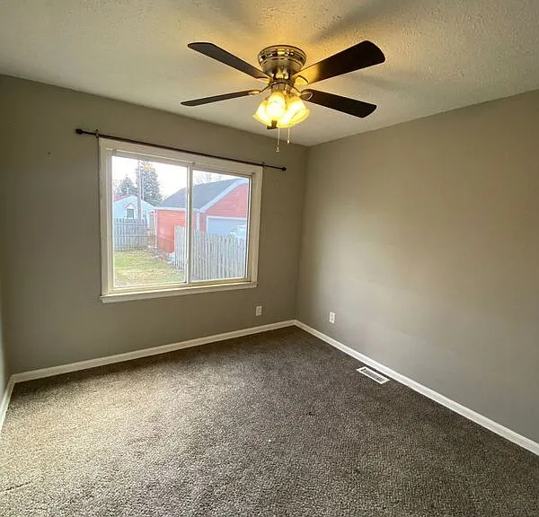 1537 Chandler Ave — Photo 6