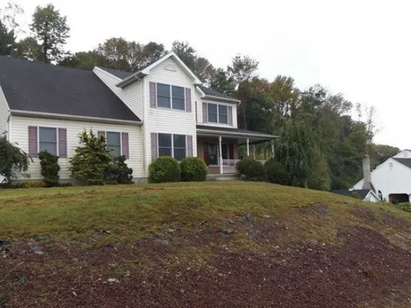 1118 Heritage Blvd, Stroudsburg, PA 18360