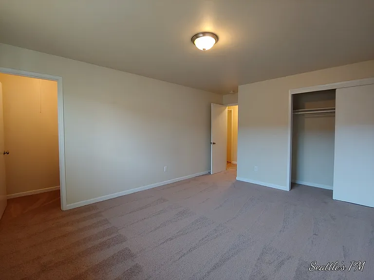 4127 California Ave SW #4 — Photo 8