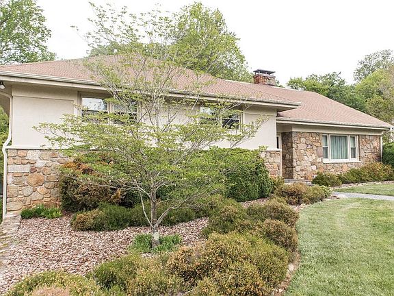 2nd image of 1424 Northwood Cir