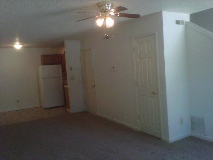 2nd image of 612 Historic 66 W APT 6