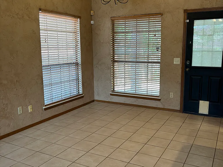1112 SW 132nd Pl — Photo 12