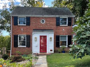 3828 N Chesterbrook Rd, Arlington, VA 22207