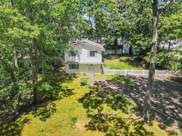 49 Laurelton Avenue, Selden, NY 11784