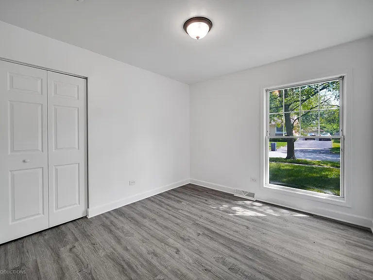 946 Harvard Ln — Photo 13