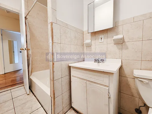 Rented by Sovereign Associates | media 32