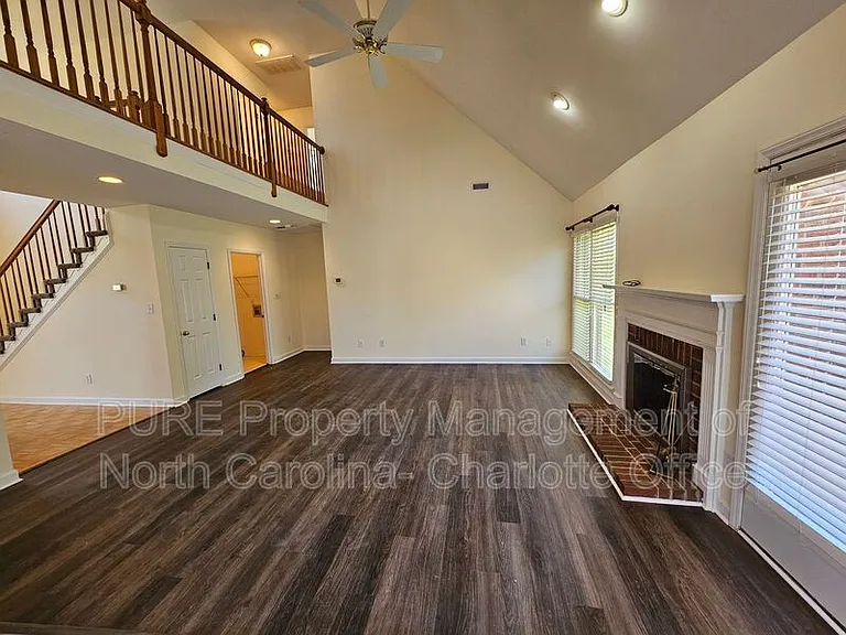 151 Woodfern Pl — Photo 8