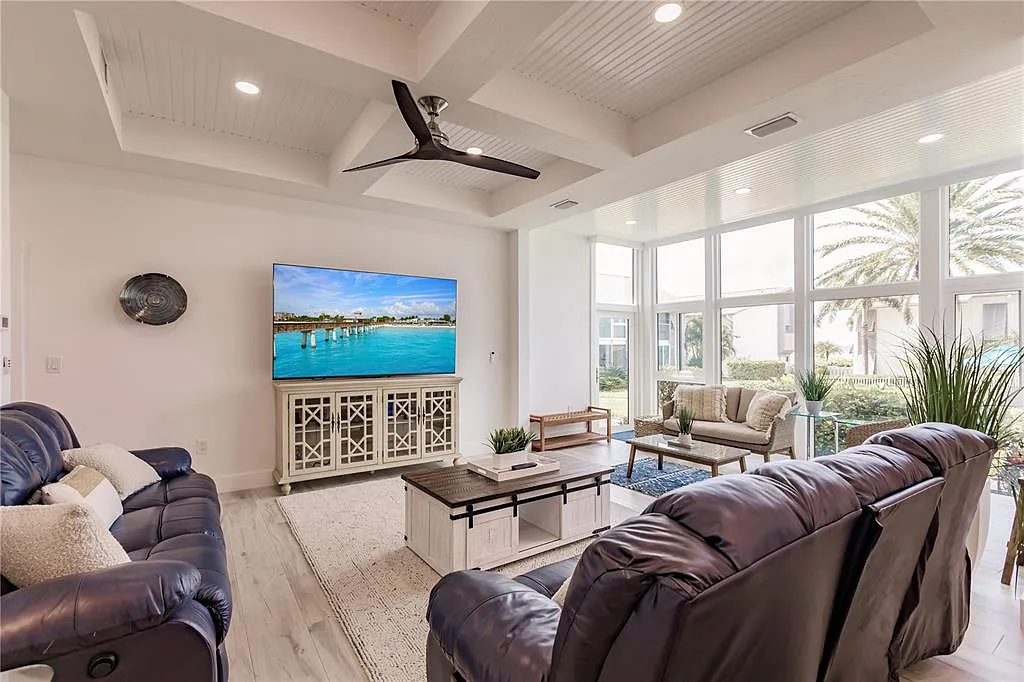 2 bed, 2.0 bath, 1180 sqft, $10,200 — Photo 3